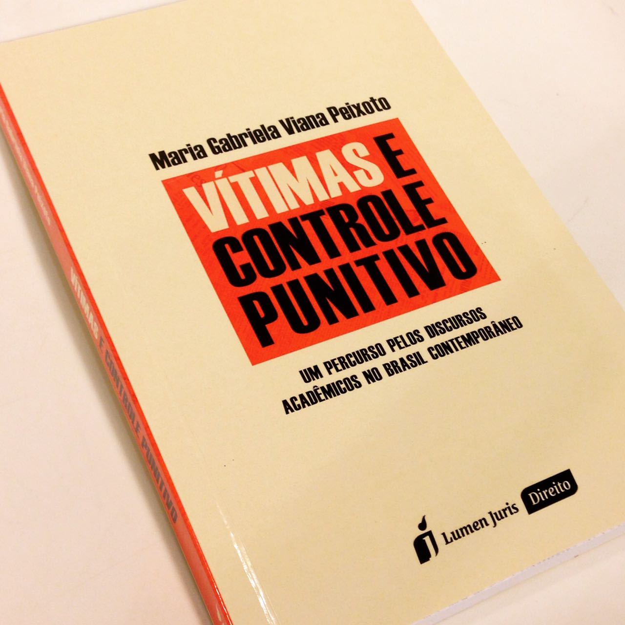 Foto de Maria Gabriela Peixoto, psicanalista com atuação em casos de trauma e violência.